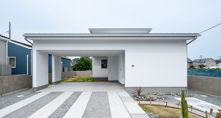 光と風が通り抜ける中庭のある住まい